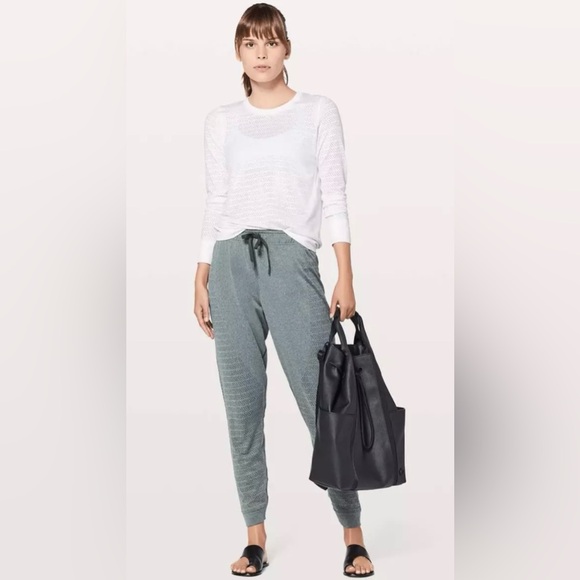 Lululemon Breeze By Jogger Squad Gravity Grey Size 2 - Picture 4 of 13